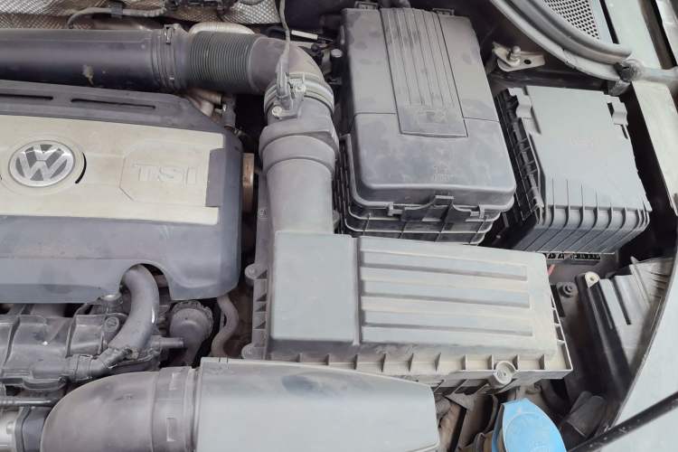 Used Volkswagen Tiguan 2015 1.8TSI Automatic Two-Wheel Drive Luxury Model Engine Bay Left
