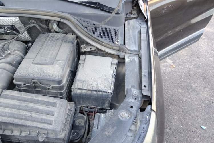 Used Volkswagen Tiguan 2015 1.8TSI Automatic All-Wheel-Drive Luxury Model Engine Bay Left