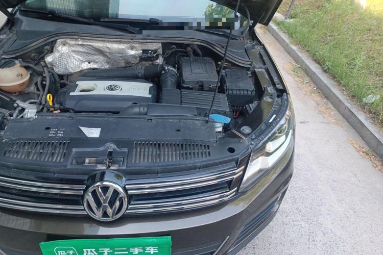 Used Volkswagen Tiguan 2015 1.8TSI Automatic All-Wheel-Drive Luxury Model Engine Bay Left