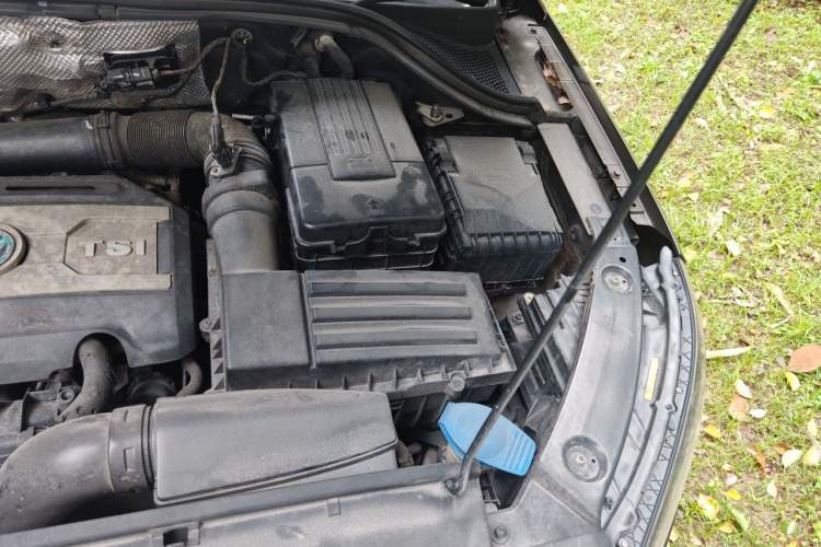Used Volkswagen Tiguan 2015 1.8TSI Automatic Two-Wheel Drive Luxury Model Engine Bay Left