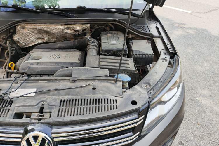 Used Volkswagen Tiguan 2015 1.8TSI Automatic All-Wheel Drive Comfort Edition Engine Bay Left