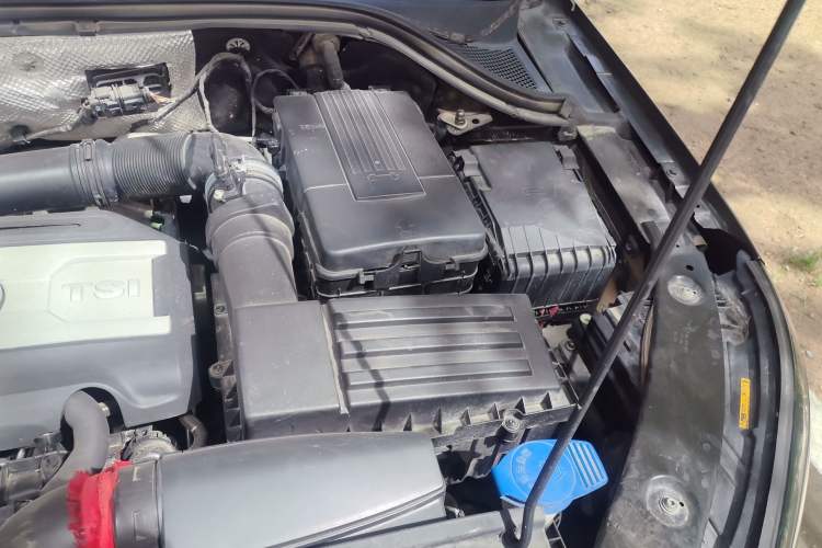Used Volkswagen Tiguan 2015 1.8TSI Automatic Two-Wheel Drive Luxury Model Engine Bay Left