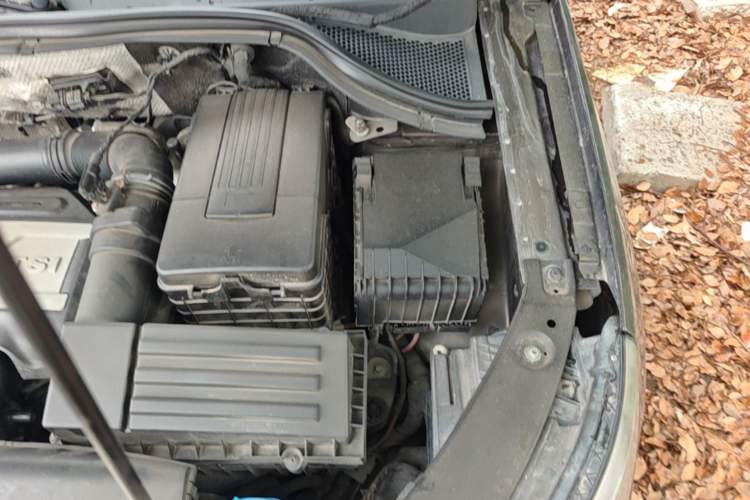 Used Volkswagen Tiguan 2015 1.8TSI Automatic Two-Wheel Drive Luxury Model Engine Bay Left
