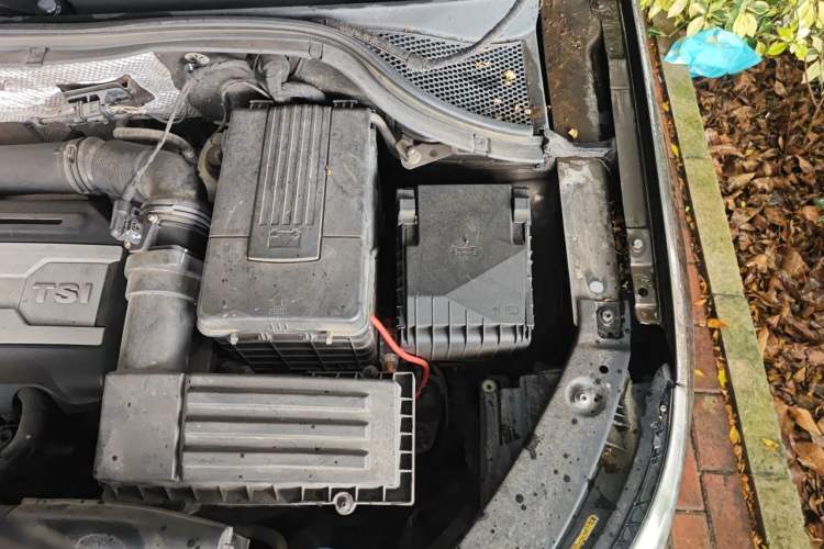 Used Volkswagen Tiguan 2015 1.8TSI Automatic All-Wheel-Drive Luxury Model Engine Bay Left