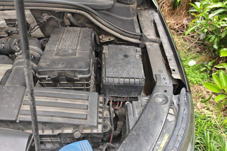 Used Volkswagen Tiguan 2015 1.8TSI Automatic All-Wheel-Drive Luxury Model Engine Bay Left