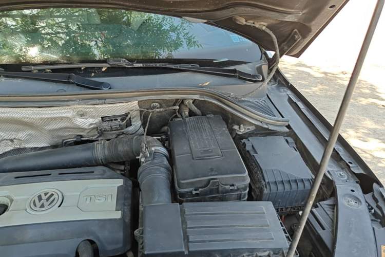 Used Volkswagen Tiguan 2015 1.8TSI Automatic Two-Wheel Drive Luxury Model Engine Bay Left