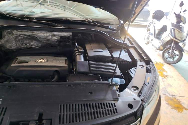 Used Volkswagen Tiguan 2015 1.8TSI Automatic Two-Wheel Drive Luxury Model Engine Bay Left