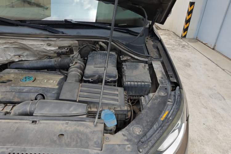 Used Volkswagen Tiguan 2015 1.8TSI Automatic Two-Wheel Drive Luxury Model Engine Bay Left