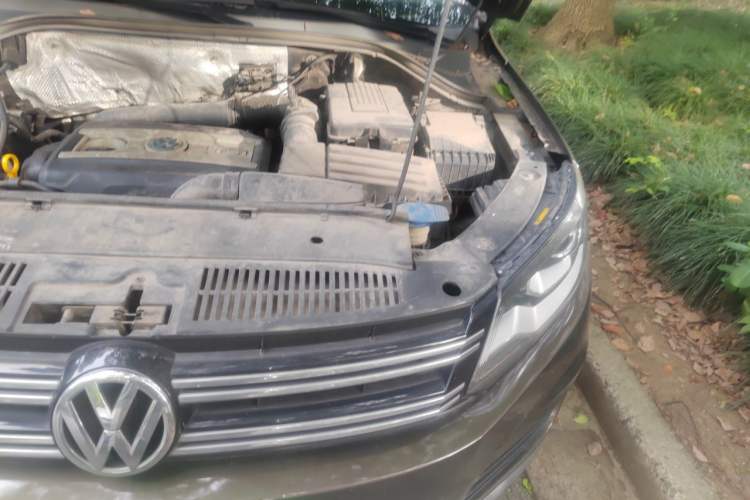 Used Volkswagen Tiguan 2015 1.8TSI Automatic Two-Wheel Drive Trend Edition Engine Bay Left