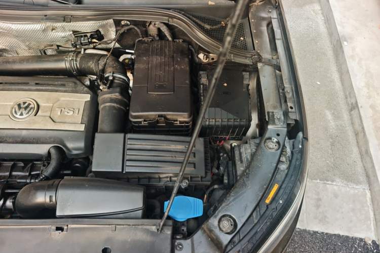 Used Volkswagen Tiguan 2015 1.8TSI Automatic Two-Wheel Drive Comfort Edition Engine Bay Left