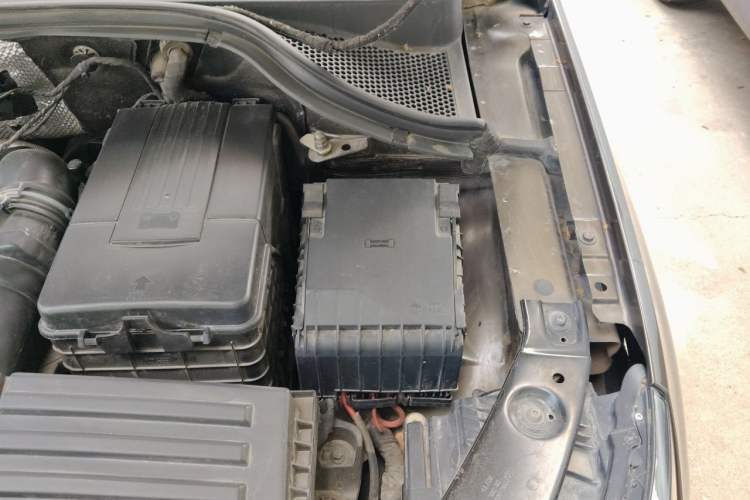 Used Volkswagen Tiguan 2015 1.8TSI Automatic All-Wheel-Drive Luxury Model Engine Bay Left
