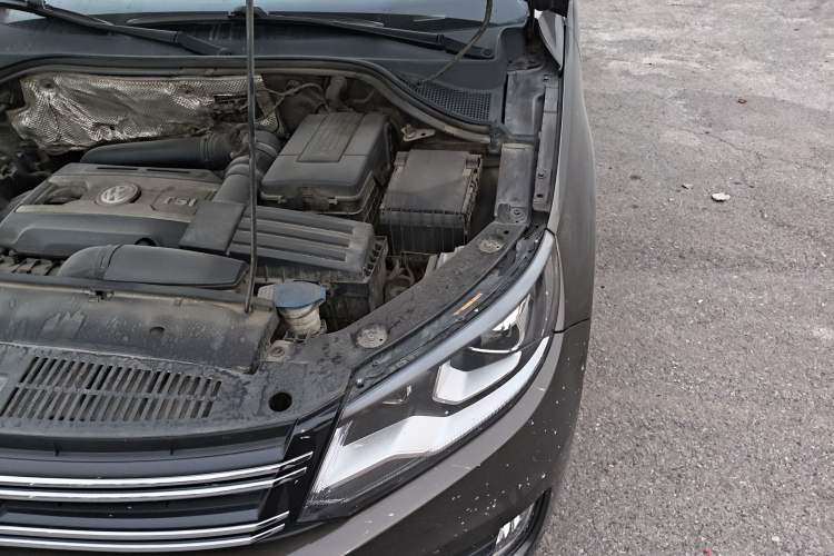 Used Volkswagen Tiguan 2015 1.8TSI Automatic Two-Wheel Drive Luxury Model Engine Bay Left