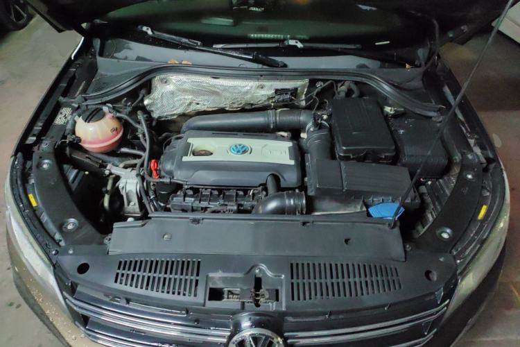 Used Volkswagen Tiguan 2015 1.8TSI Automatic Two-Wheel Drive Luxury Model Engine Bay