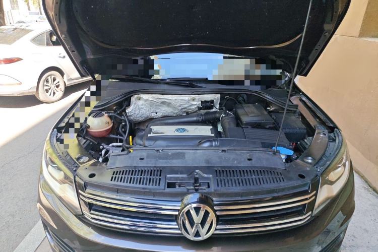 Used Volkswagen Tiguan 2015 2.0 TSI Automatic All-Wheel Drive Luxury Edition Engine Bay