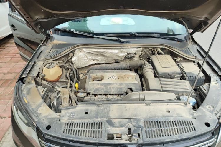 Used Volkswagen Tiguan 2015 1.8TSI Automatic Two-Wheel Drive Luxury Model Engine Bay