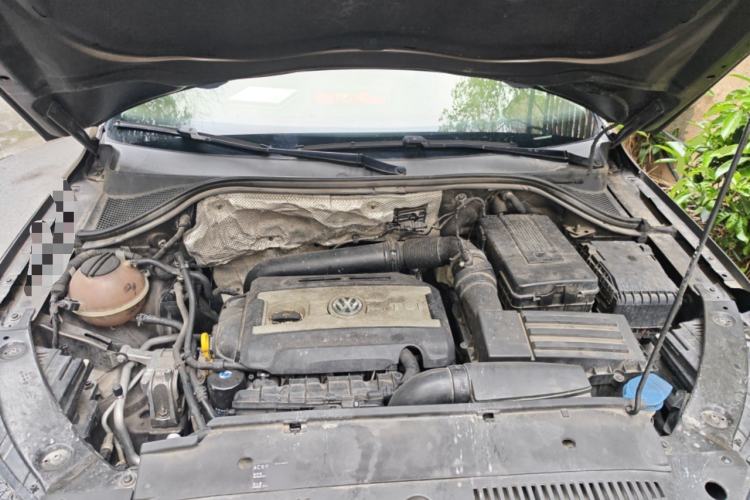Used Volkswagen Tiguan 2015 1.8TSI Automatic All-Wheel-Drive Luxury Model Engine Bay