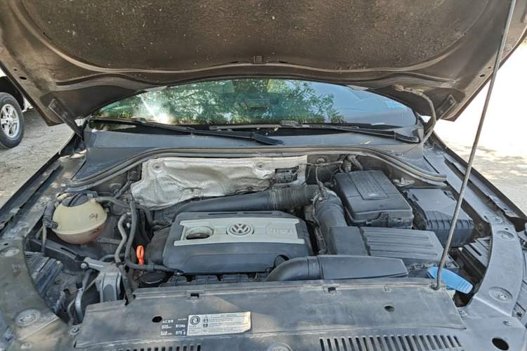 Used Volkswagen Tiguan 2015 1.8TSI Automatic Two-Wheel Drive Luxury Model Engine Bay