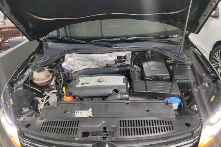 Used Volkswagen Tiguan 2015 1.8TSI Automatic Two-Wheel Drive Trend Edition Engine Bay
