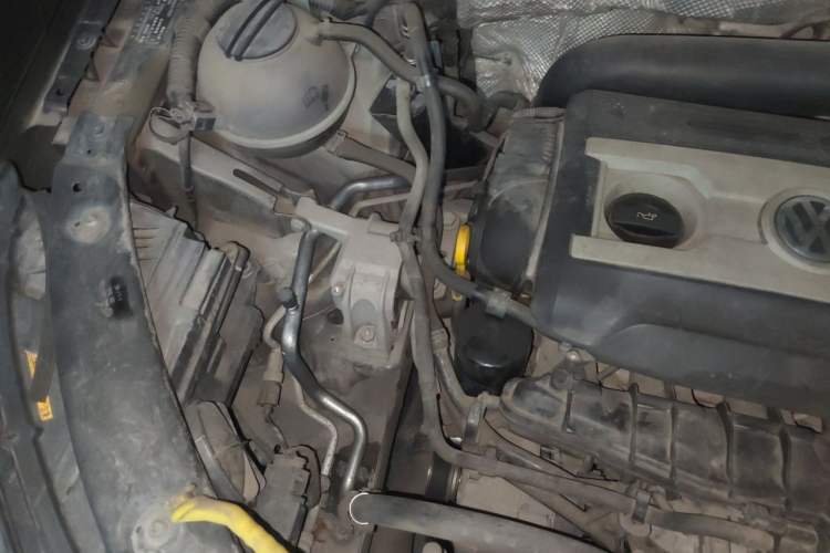 Used Volkswagen Tiguan 2015 1.8TSI Automatic Two-Wheel Drive Luxury Model Engine Bay Right