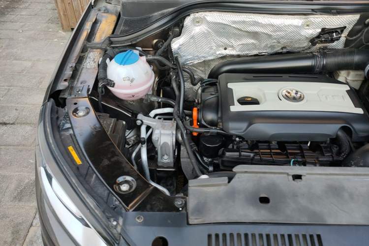 Used Volkswagen Tiguan 2015 1.8TSI Automatic Two-Wheel Drive Comfort Edition Engine Bay Right