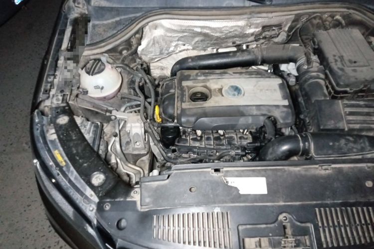 Used Volkswagen Tiguan 2015 1.8TSI Automatic Two-Wheel Drive Luxury Model Engine Bay Right