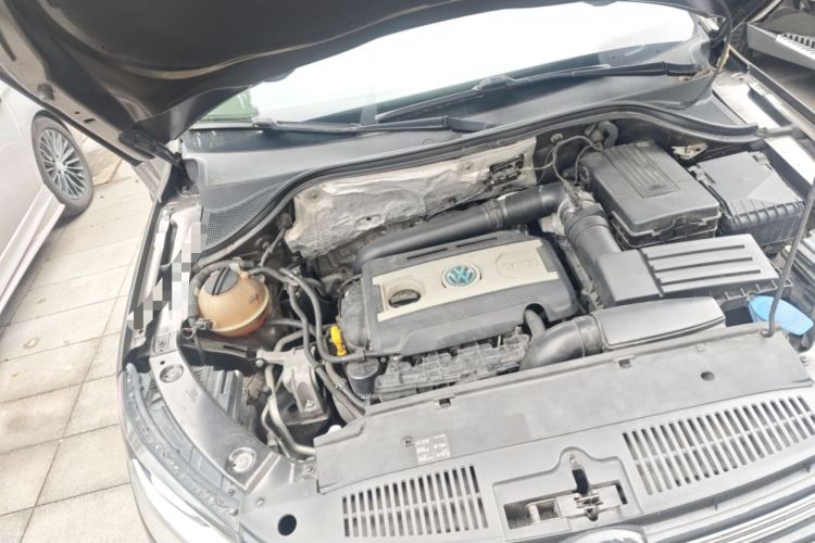 Used Volkswagen Tiguan 2015 1.8TSI Automatic Two-Wheel Drive Comfort Edition Engine Bay Right