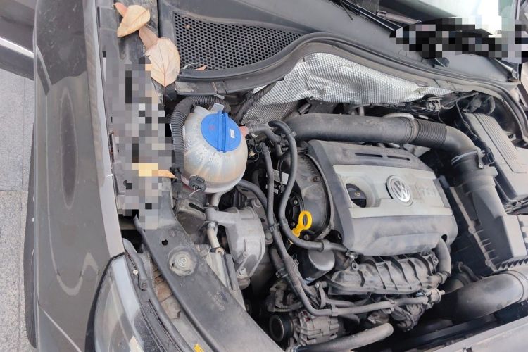 Used Volkswagen Tiguan 2015 1.8TSI Automatic Two-Wheel Drive Luxury Model Engine Bay Right