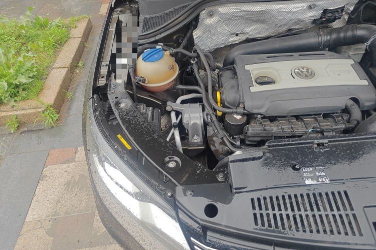 Used Volkswagen Tiguan 2015 1.8TSI Automatic Two-Wheel Drive Luxury Model Engine Bay Right