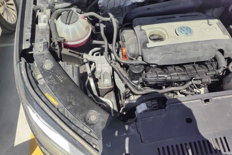 Used Volkswagen Tiguan 2015 1.8TSI Automatic Two-Wheel Drive Comfort Edition Engine Bay Right