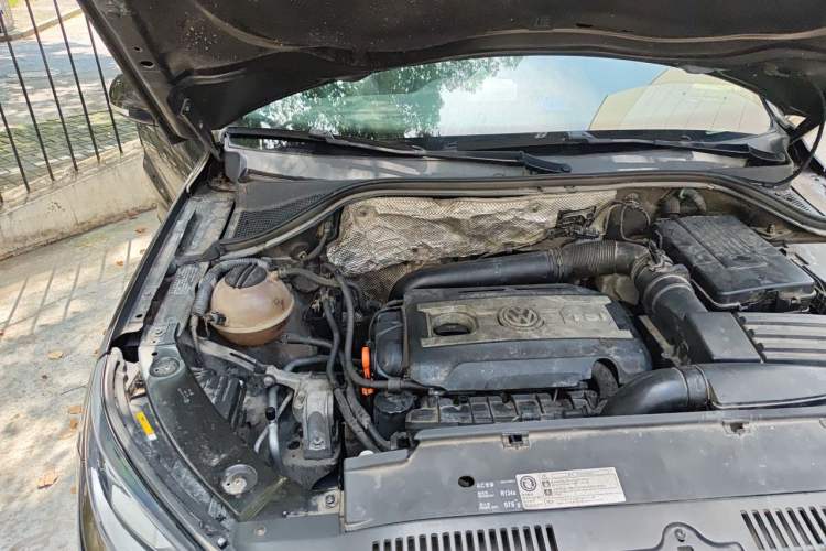 Used Volkswagen Tiguan 2015 1.8TSI Automatic Two-Wheel Drive Comfort Edition Engine Bay Right