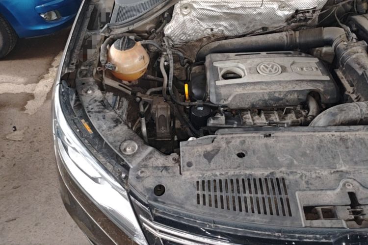 Used Volkswagen Tiguan 2015 1.8TSI Automatic Two-Wheel Drive Luxury Model Engine Bay Right