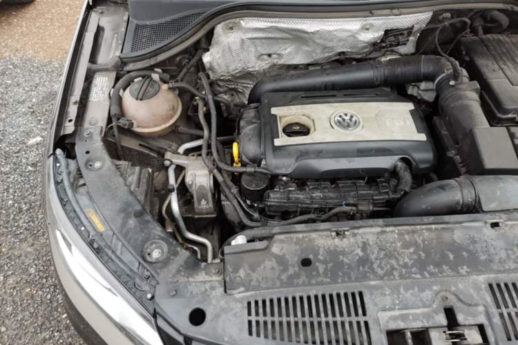 Used Volkswagen Tiguan 2015 1.8TSI Automatic Two-Wheel Drive Luxury Model Engine Bay Right