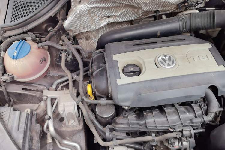 Used Volkswagen Tiguan 2015 1.8TSI Automatic Two-Wheel Drive Luxury Model Engine Bay Right