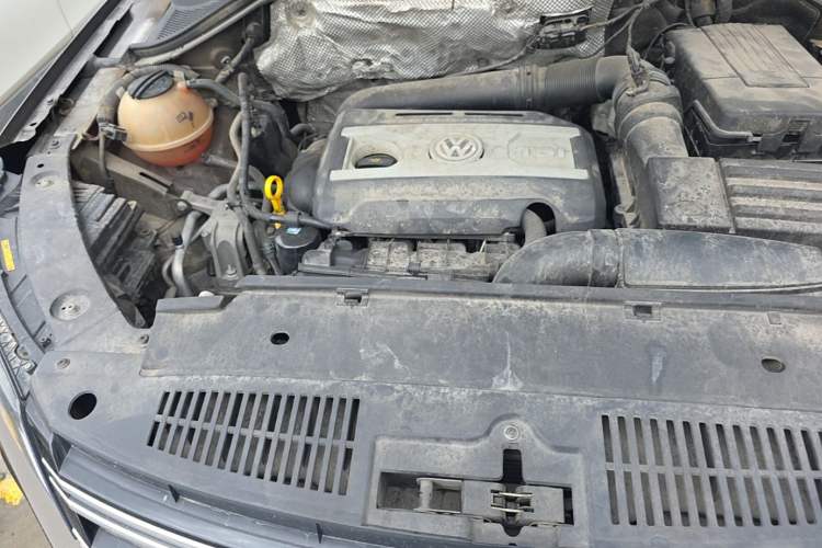Used Volkswagen Tiguan 2015 1.8TSI Automatic Two-Wheel Drive Luxury Model Engine Bay Right