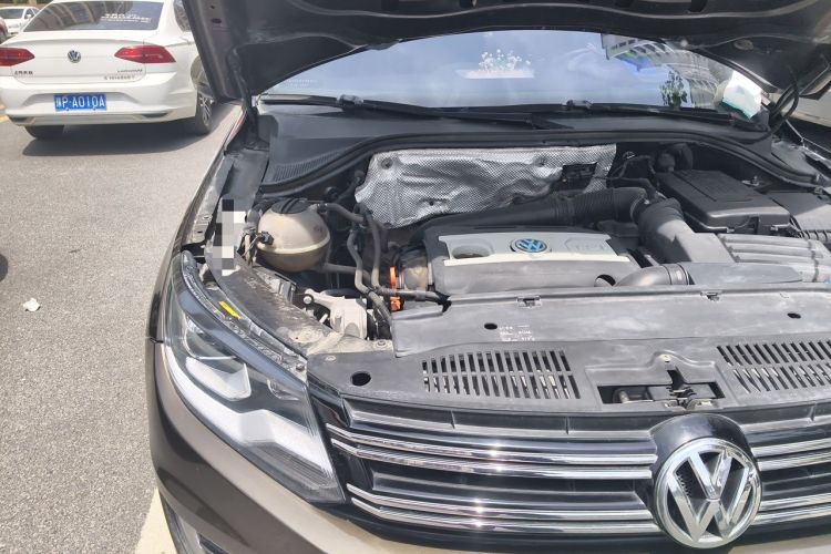 Used Volkswagen Tiguan 2015 1.8TSI Automatic Two-Wheel Drive Luxury Model Engine Bay Right