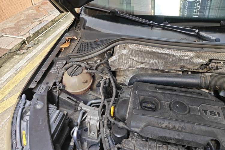 Used Volkswagen Tiguan 2015 1.8TSI Automatic Two-Wheel Drive Comfort Edition Engine Bay Right