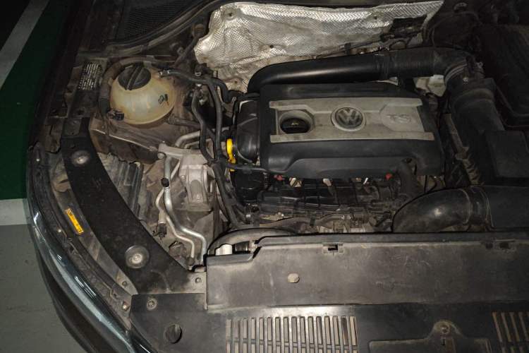 Used Volkswagen Tiguan 2015 1.8TSI Automatic Two-Wheel Drive Comfort Edition Engine Bay Right