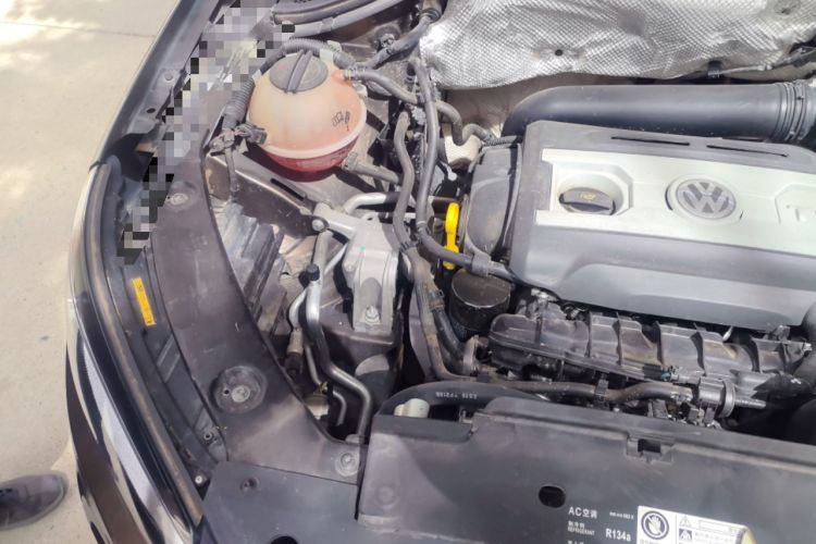 Used Volkswagen Tiguan 2015 1.8TSI Automatic Two-Wheel Drive Luxury Model Engine Bay Right