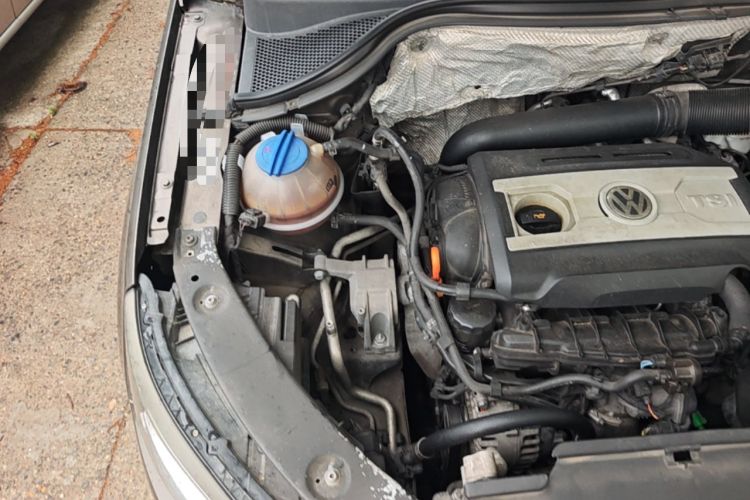 Used Volkswagen Tiguan 2015 1.8TSI Automatic Two-Wheel Drive Luxury Model Engine Bay Right