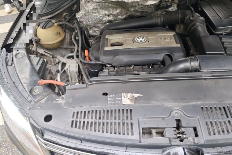 Used Volkswagen Tiguan 2015 1.8TSI Automatic Two-Wheel Drive Luxury Model Engine Bay Right