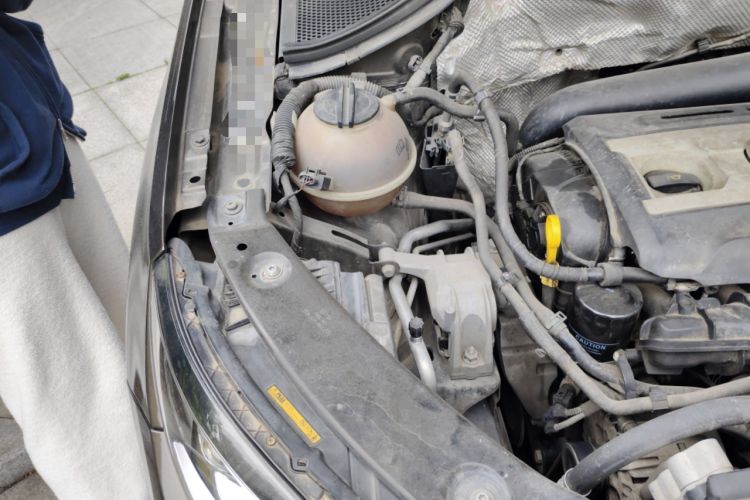 Used Volkswagen Tiguan 2015 1.8TSI Automatic Two-Wheel Drive Luxury Model Engine Bay Right