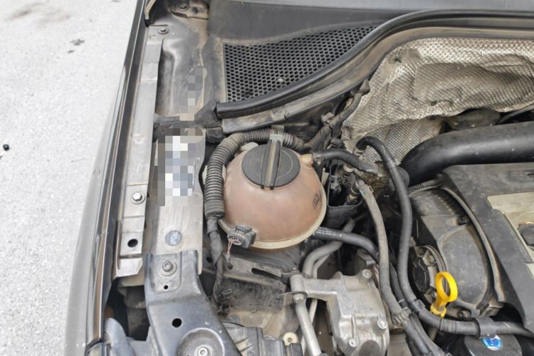 Used Volkswagen Tiguan 2015 1.8TSI Automatic All-Wheel-Drive Luxury Model Engine Bay Right