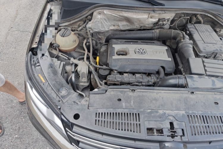 Used Volkswagen Tiguan 2015 1.8TSI Automatic Two-Wheel Drive Luxury Model Engine Bay Right