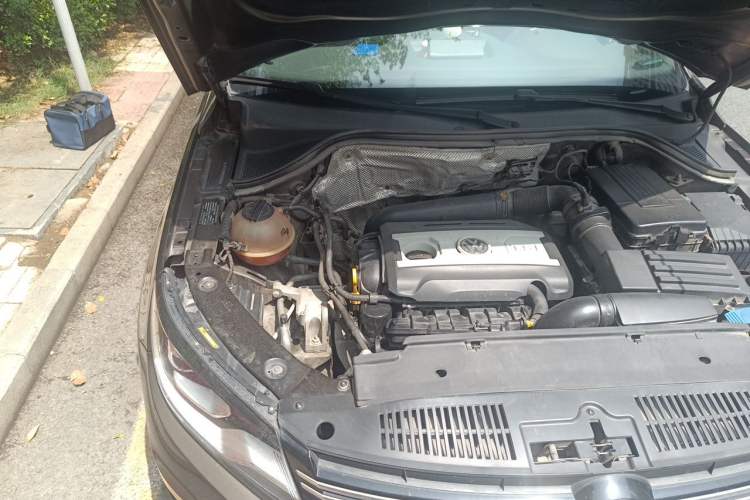 Used Volkswagen Tiguan 2015 1.8TSI Automatic Two-Wheel Drive Trend Edition Engine Bay Right
