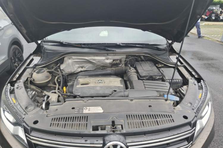Used Volkswagen Tiguan 2015 1.8TSI Automatic Two-Wheel Drive Luxury Model Engine Bay