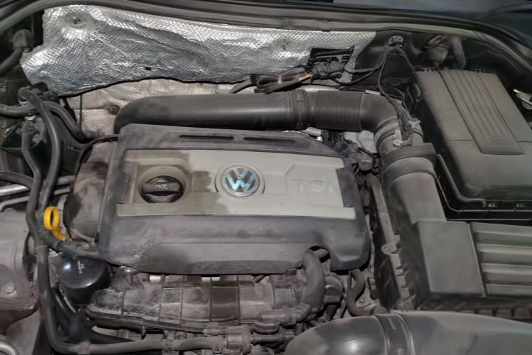 Used Volkswagen Tiguan 2015 1.8TSI Automatic Two-Wheel Drive Luxury Model Engine Bay
