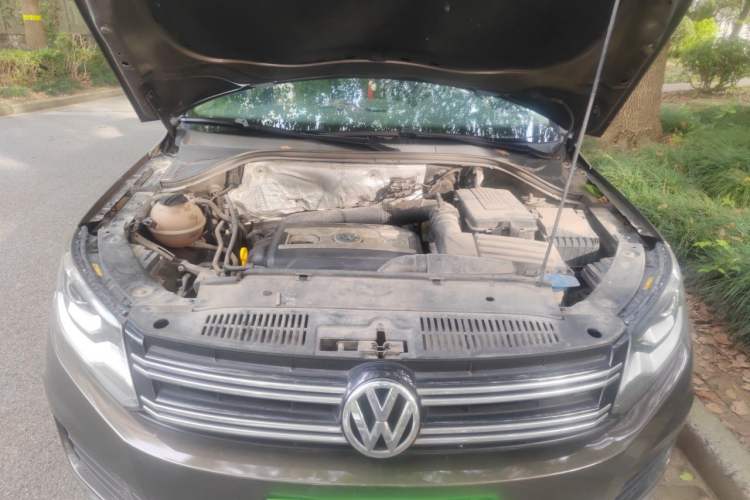 Used Volkswagen Tiguan 2015 1.8TSI Automatic Two-Wheel Drive Trend Edition Engine Bay