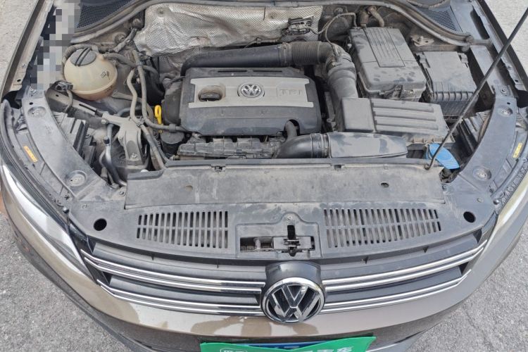 Used Volkswagen Tiguan 2015 1.8TSI Automatic Two-Wheel Drive Luxury Model Engine Bay