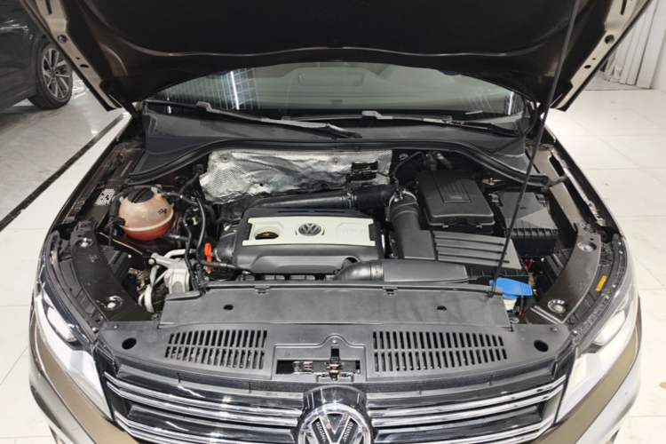 Used Volkswagen Tiguan 2015 1.8TSI Automatic Two-Wheel Drive Luxury Model Engine Bay