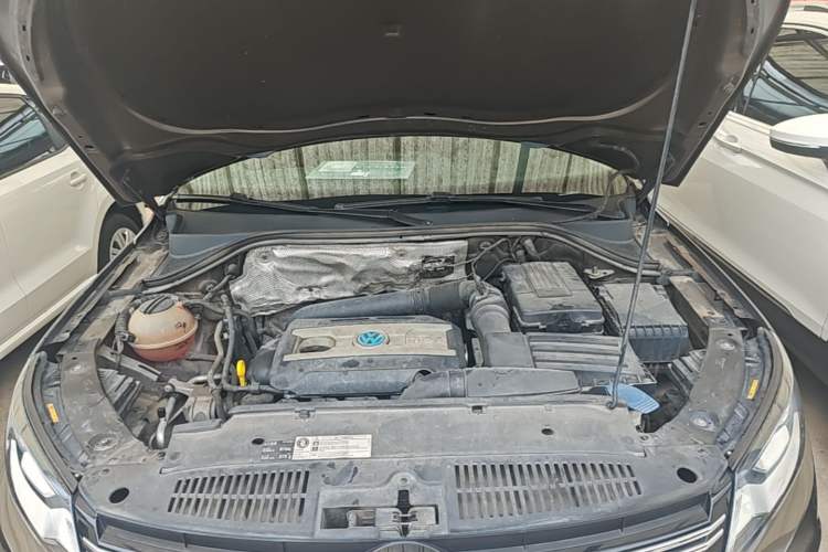 Used Volkswagen Tiguan 2015 1.8TSI Automatic Two-Wheel Drive Luxury Model Engine Bay